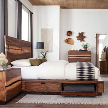 Load image into Gallery viewer, Winslow Queen & E.King Bed