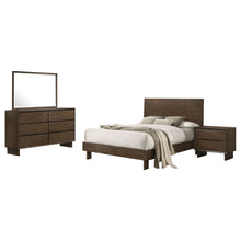 Load image into Gallery viewer, Glenwood 4 & 5 Piece Bedroom Set Eastren king & Queen