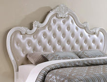 Load image into Gallery viewer, Ventresca E.King & Queen Bed White & Chrome