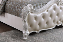 Load image into Gallery viewer, Ventresca E.King & Queen Bed White & Chrome