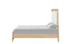 Load image into Gallery viewer, Handforth E.King & Queen Bed