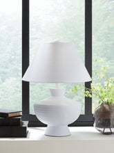 Load image into Gallery viewer, Harelwood Table Lamp
