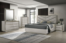 Load image into Gallery viewer, Ventnor E.King & Queen Bed