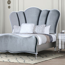 Load image into Gallery viewer, Melodi Parc E.King & Queen Bed Black & Silver