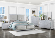 Load image into Gallery viewer, Larue Tufted Bedroom Set Silver
