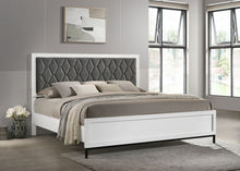 Load image into Gallery viewer, Sonora California King, E.King, &amp; Queen Bed
