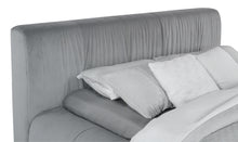 Load image into Gallery viewer, Wilshire Queen Bed
