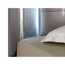 Load image into Gallery viewer, BELLANOVA Silver Cal.King , E.King, &amp; Queen Bed

