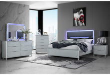 Load image into Gallery viewer, Lando Silver Bed Group
