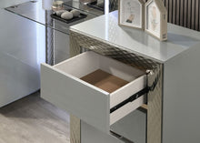 Load image into Gallery viewer, Ventnor Vanity Set
